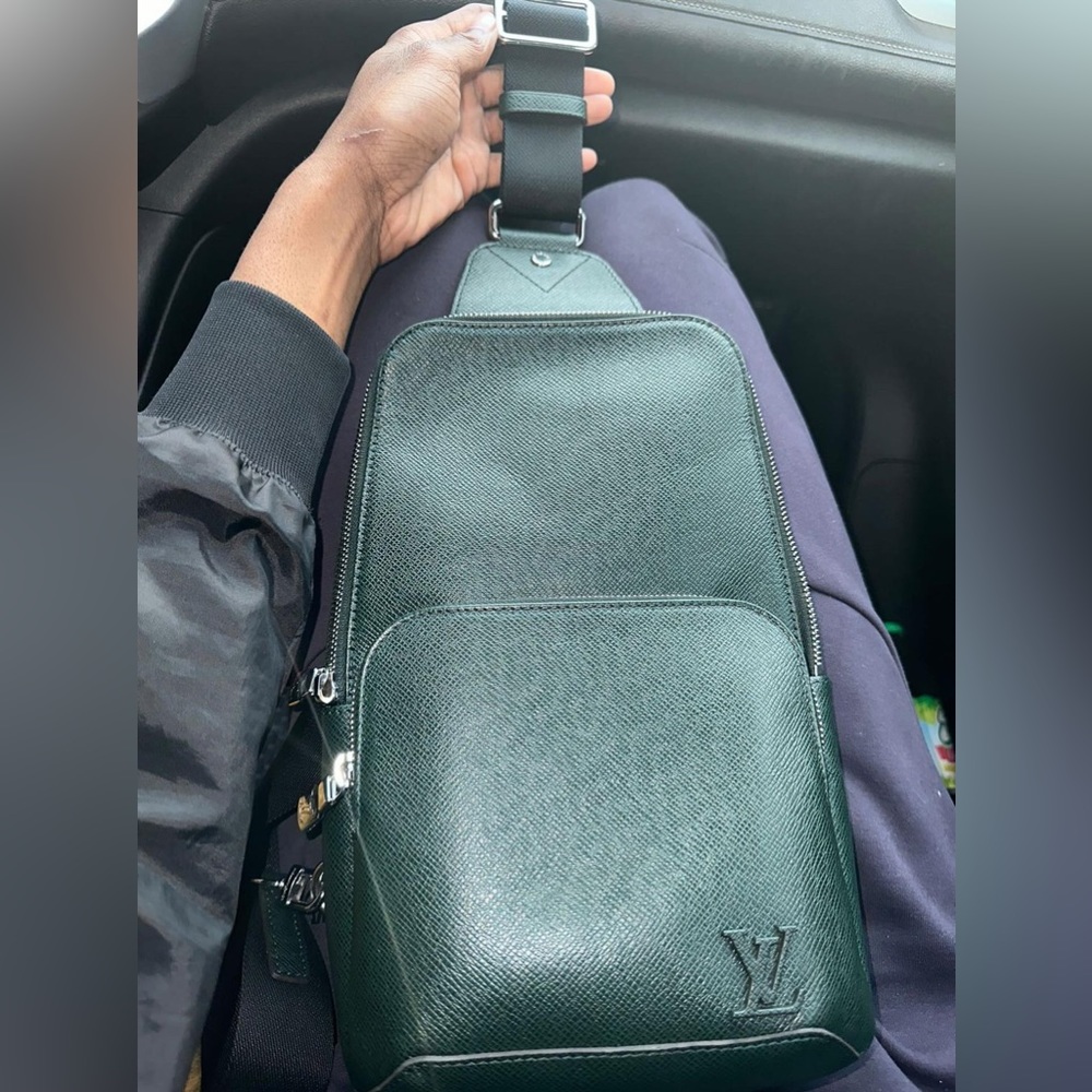 Louis Vuitton Avenue Bag